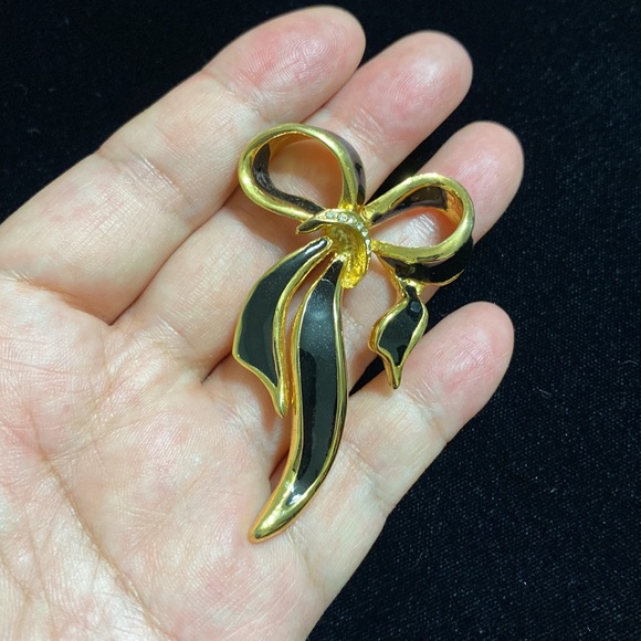 🖤Vtg💕Black and gold ribbon brooch - Picture 4 of 9
